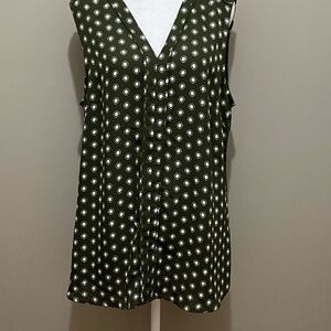 Banana Republic Hunter Green and White Sleeveless Blouse